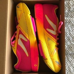 Newton Distance 7 - Women 8.5 pink yellow